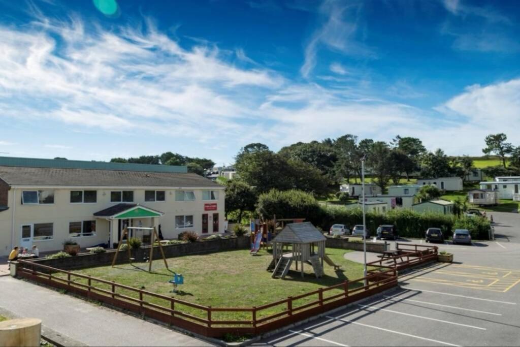 8 Sleep Chalet At Newquay Away Resorts Nb160 Экстерьер фото